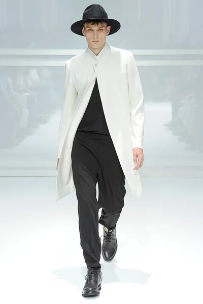 Look 11